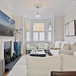 Central 4 Bedroom House With Garden In Battersea Close To Chelsea